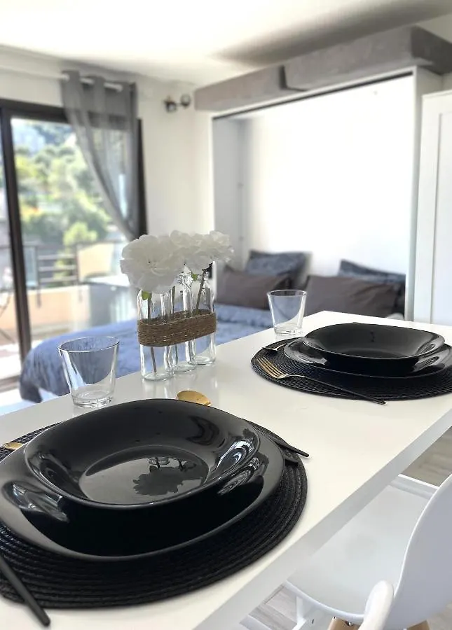 Appartement NEW Studio, piscine et vue mer • proche de Monaco Beausoleil